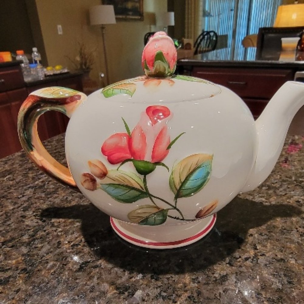 Lefton China "Americana" Tea Pot & Lid #952. 5 3/4"